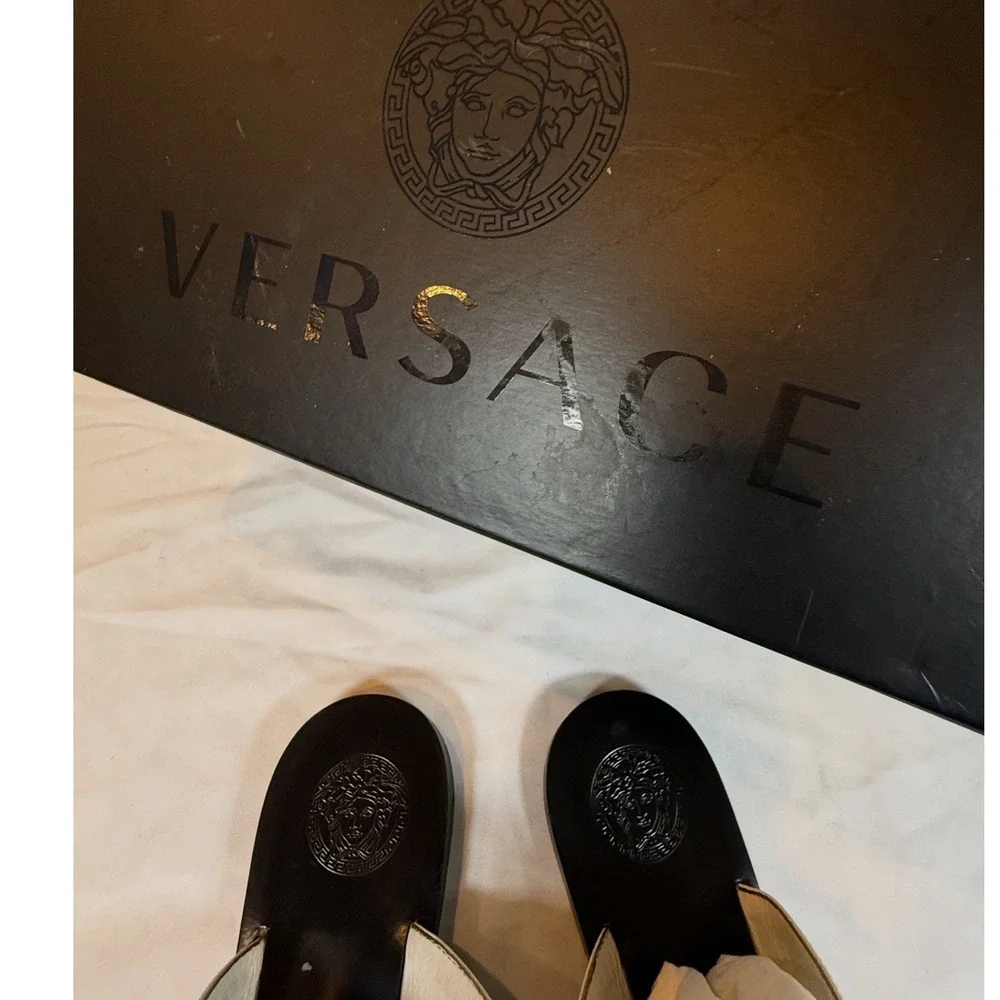 Versace Medusa Head White Patent Leather Thong Sandals Flat Slippers 39.5